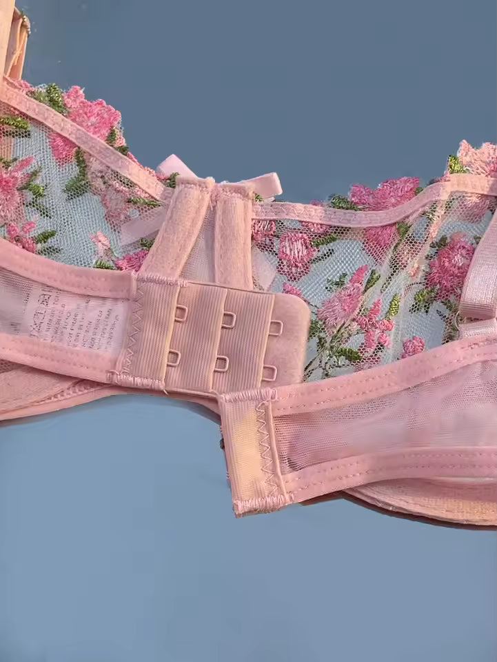 Lingerie Sensual Feminina em Renda Floral – Conjunto Sutiã e Calcinha