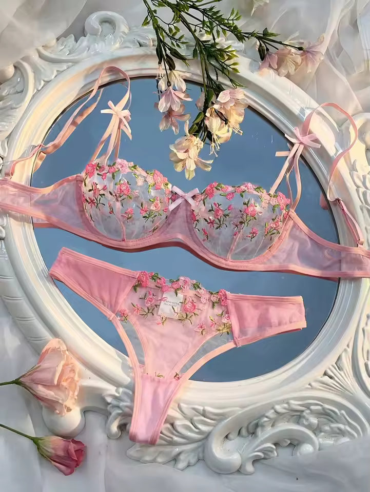 Lingerie Sensual Feminina em Renda Floral – Conjunto Sutiã e Calcinha